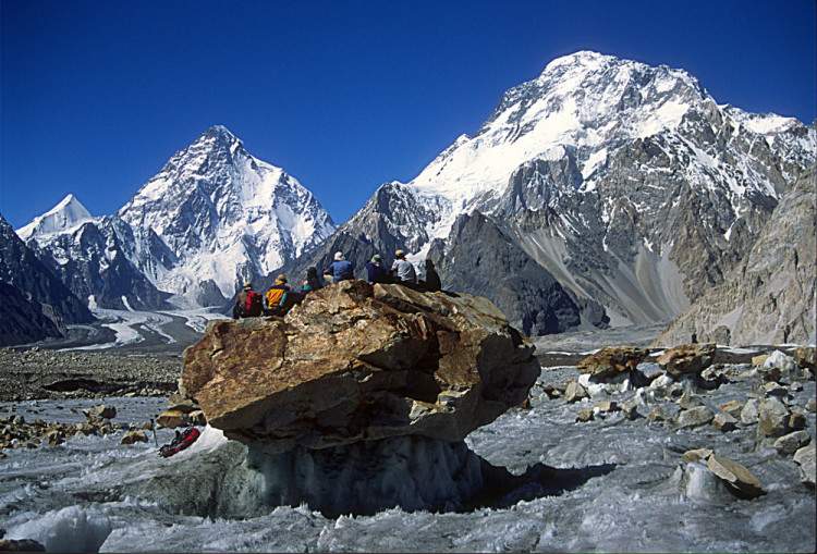 Baltoro, ghiacciaio Vignes con K2 e Broad Peak