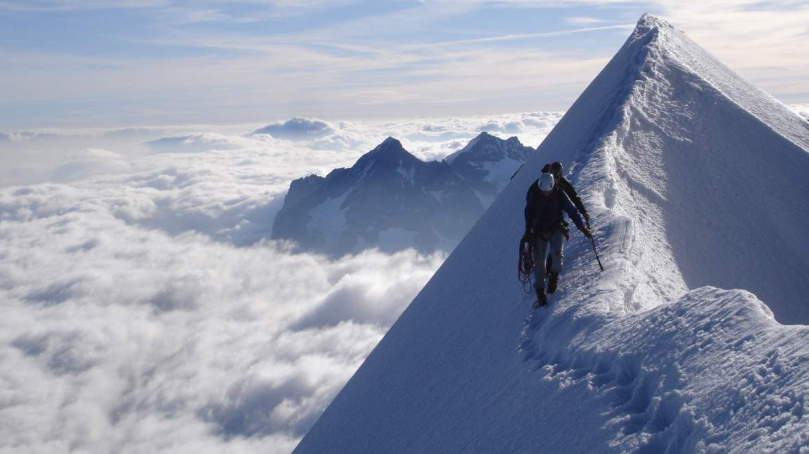 AlpinismoNONGuide-montagna_con_neve_alpinista