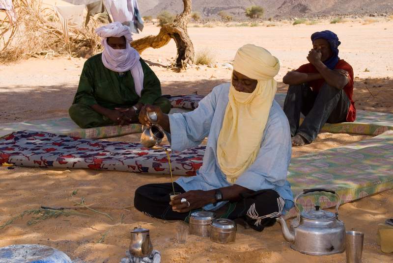 Niger, Air, Arakao, preparazione del té e del pane