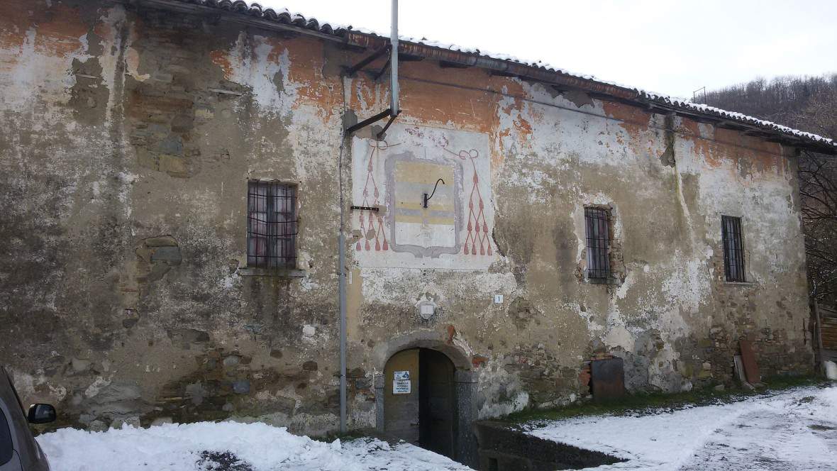 Consonno_-_Facciata_esterna_vecchia_canonica_2