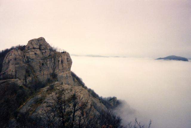AppenninoSueGiu-001 - Carrega del Diavolo e mare di nebbia