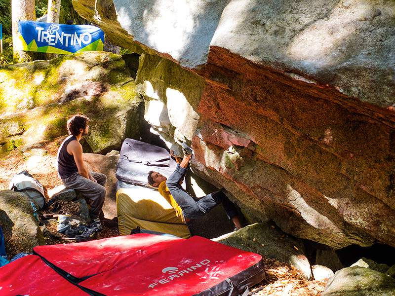ScempioParcoGiochiBoulder-Gramitico+ValDaone-2014-FotoAngeloDavorio-Daoneclimbing.com