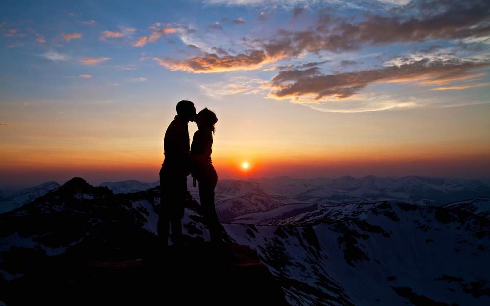 Mustafa-sweet-kiss-on-top-of-the-world