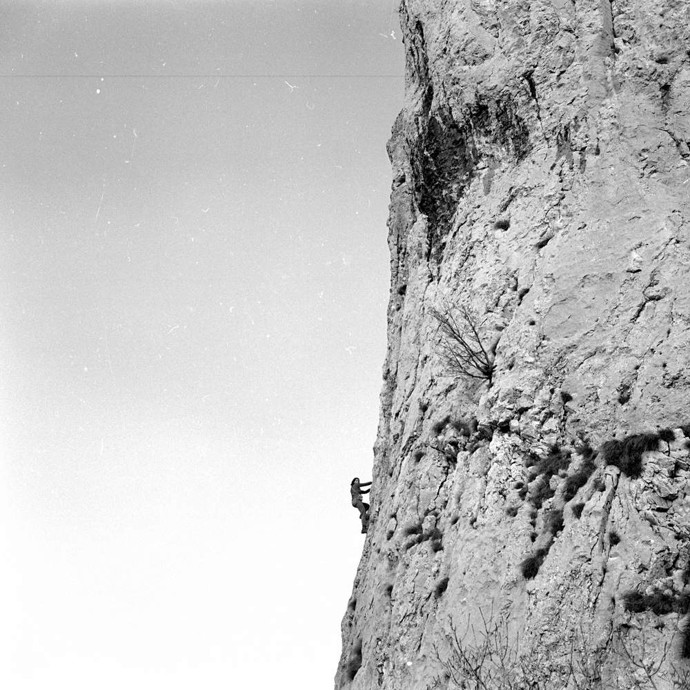 Tiziana Weiss sulla via delle Ballerine, Val Rosandra, 12 dicembre 1976