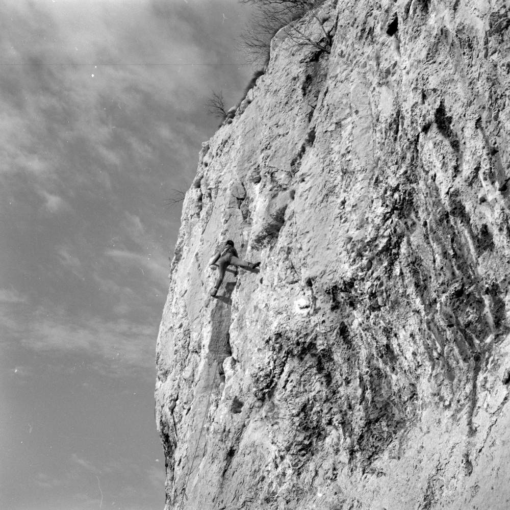 Tiziana Weiss sulla Parete Bianca, Val Rosandra, 12 dicembre 1976