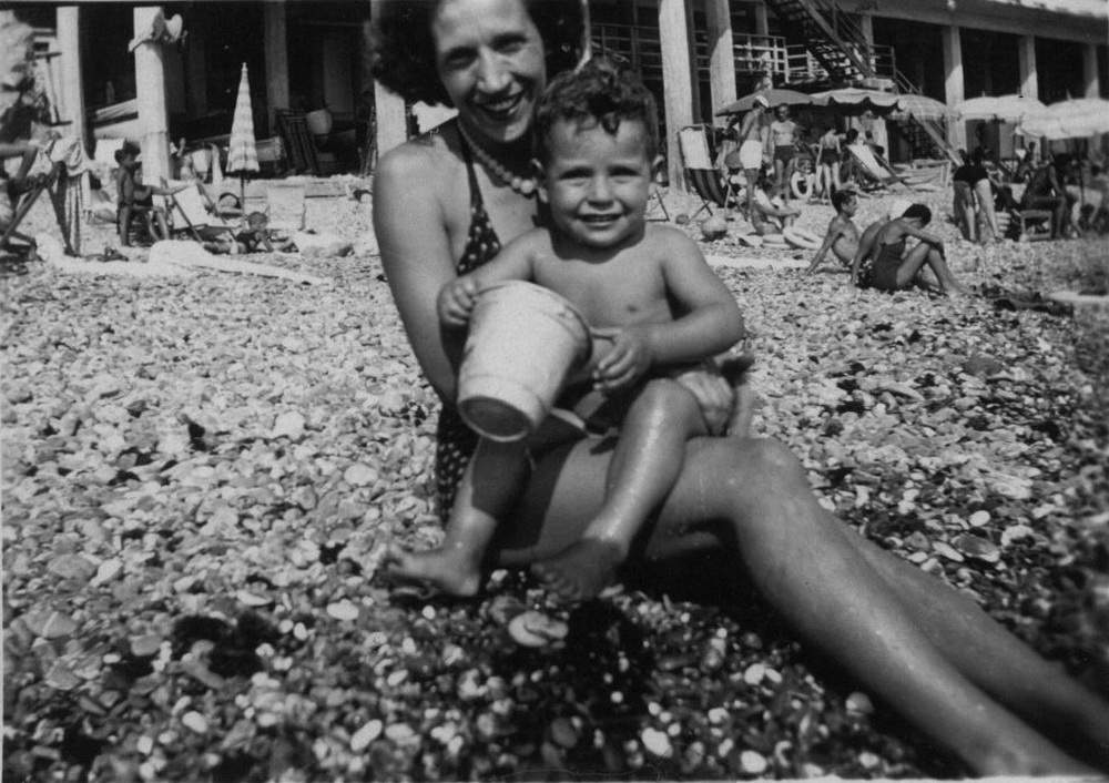 Genova, bagni Monumento, 5 agosto 1948, A. Gogna con mamma Fiammetta