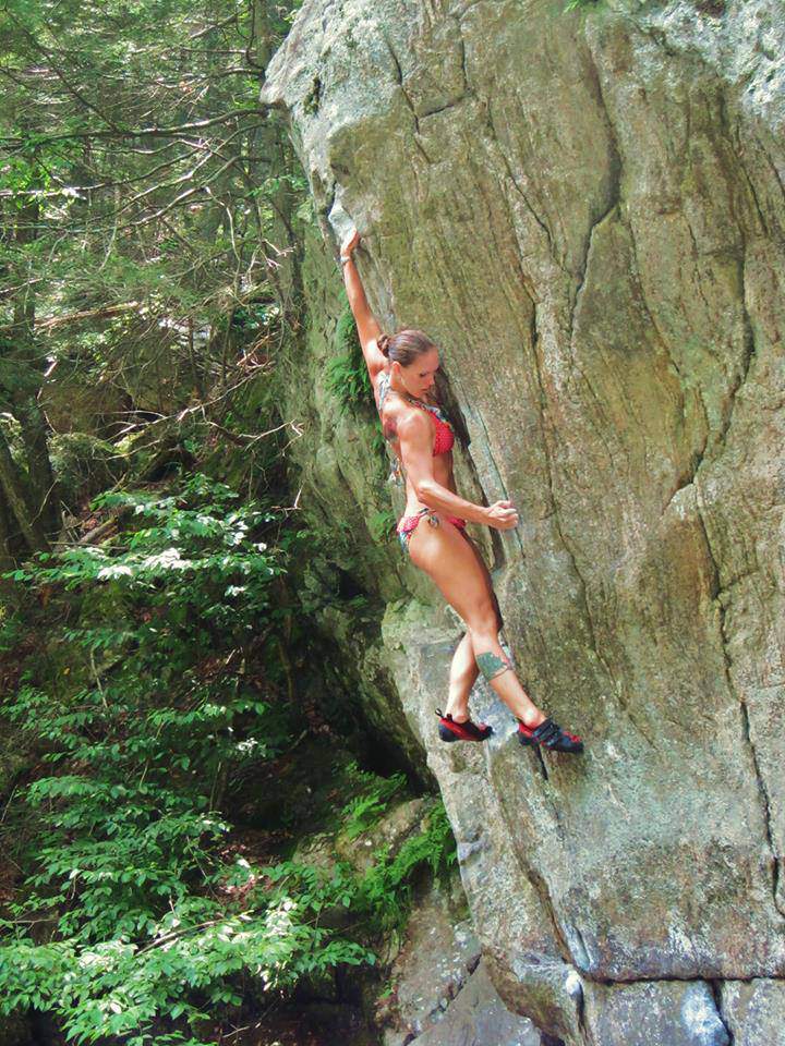 ClimbingGirls-25-Robyn Fog-free Solo-5.11-CT-USA