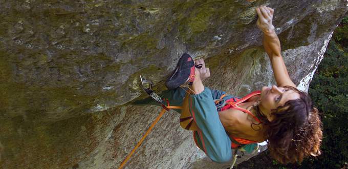 ClimbingGirls-28-Melissa-le-Neve-Heelhook-Wall-Street-8c-Frankenjura-by-Scott-Noy-68